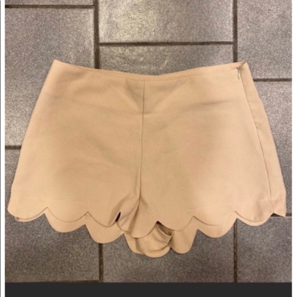 MONTEAU tan shorts